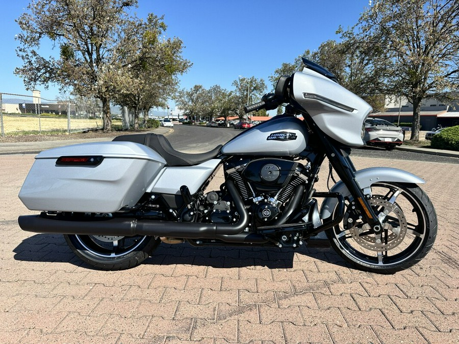 FLHX 2024 Street Glide®