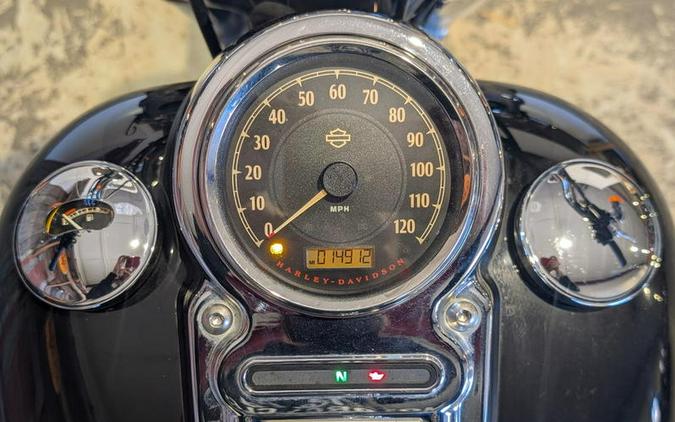 2014 Harley-Davidson® FLD - Dyna® Switchback™