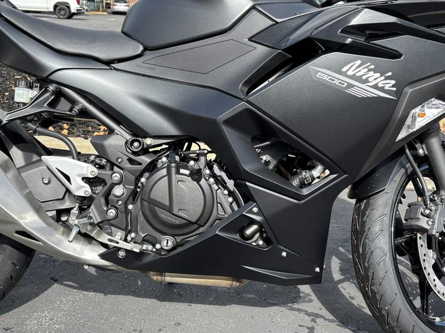 2026 Kawasaki Ninja® 500 Metallic Flat Spark Black