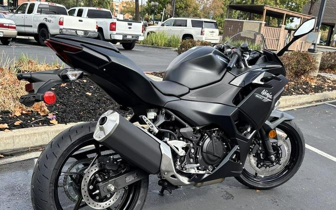 2026 Kawasaki Ninja® 500 Metallic Flat Spark Black