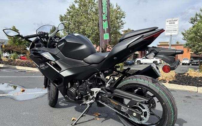 2026 Kawasaki Ninja® 500 Metallic Flat Spark Black
