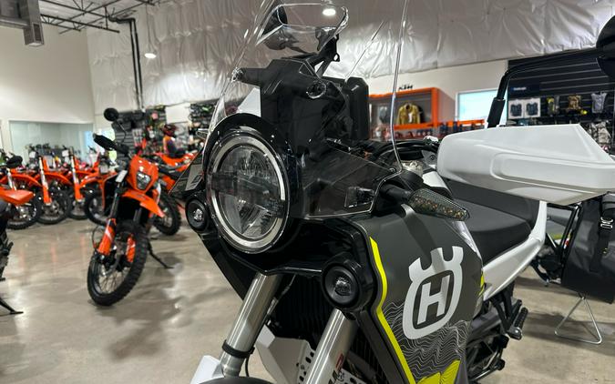 2025 Husqvarna Norden 901 Expedition