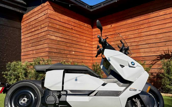 2024 BMW CE 04