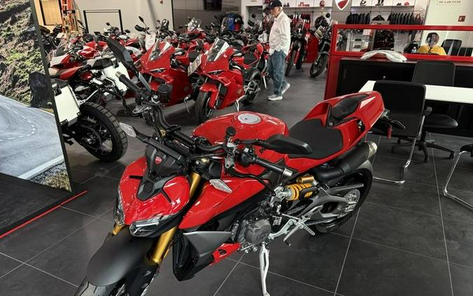 2025 Ducati Streetfighter V2 S