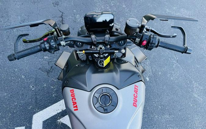 2023 Ducati Streetfighter V4 Ducati Red