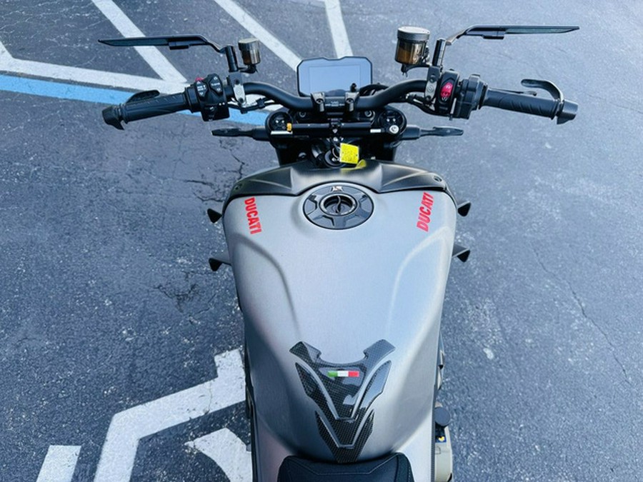 2023 Ducati Streetfighter V4 Ducati Red