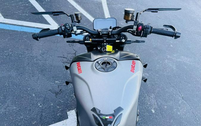 2023 Ducati Streetfighter V4 Ducati Red