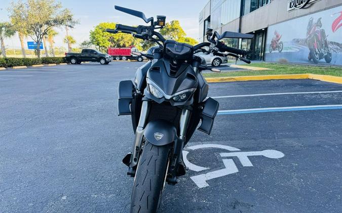 2023 Ducati Streetfighter V4 Ducati Red