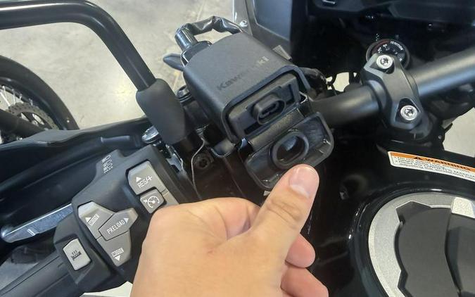 2025 Kawasaki Versys® 1100 SE LT ABS