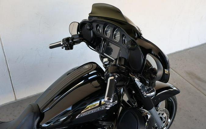 2016 Harley-Davidson® FLHXSE - CVO™ Street Glide®