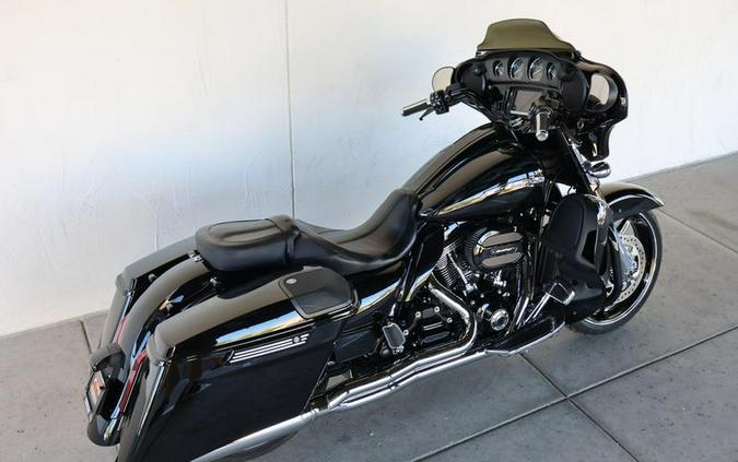 2016 Harley-Davidson® FLHXSE - CVO™ Street Glide®