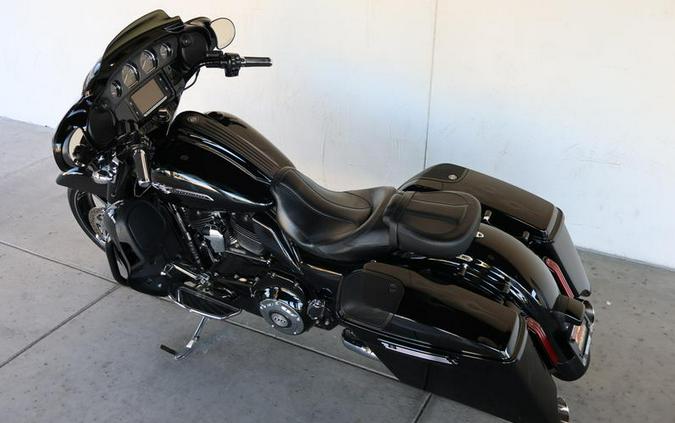 2016 Harley-Davidson® FLHXSE - CVO™ Street Glide®
