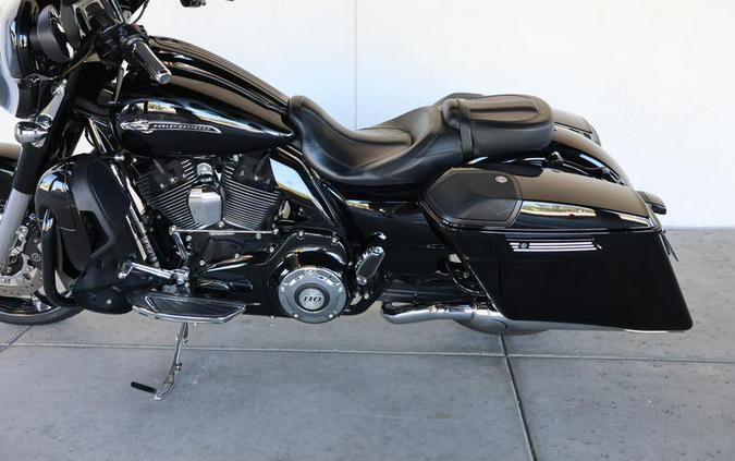 2016 Harley-Davidson® FLHXSE - CVO™ Street Glide®