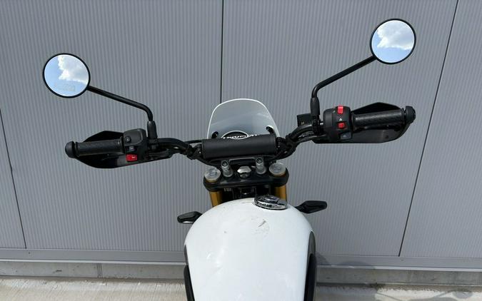 2026 Triumph Scrambler 400 XC Vanilla White