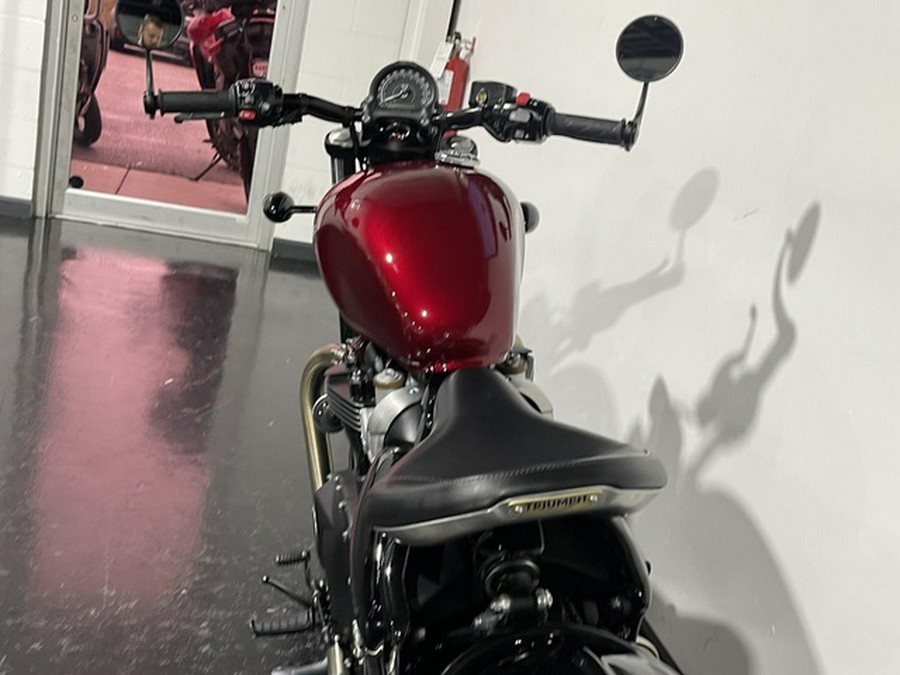 2022 Triumph Bonneville Bobber Cordovan Red