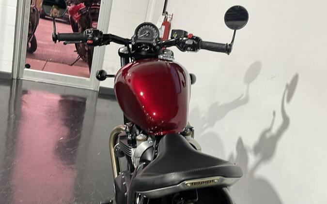 2022 Triumph Bonneville Bobber Cordovan Red