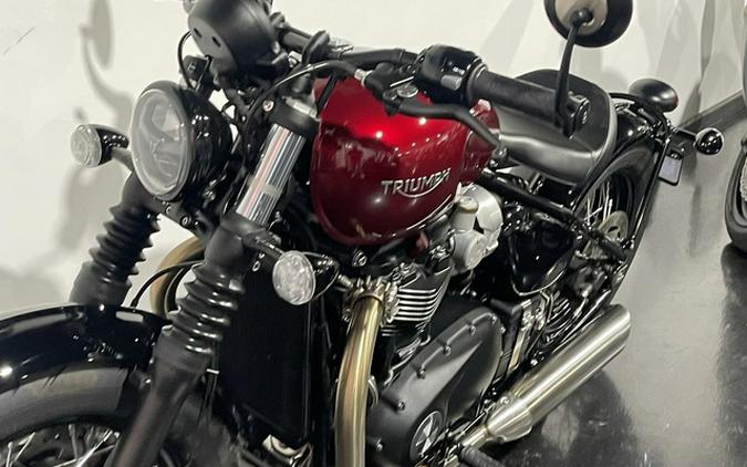 2022 Triumph Bonneville Bobber Cordovan Red