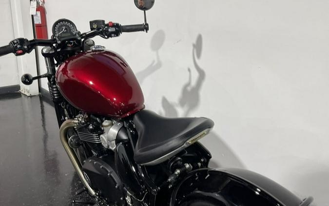 2022 Triumph Bonneville Bobber Cordovan Red