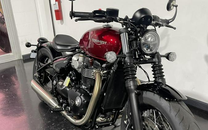 2022 Triumph Bonneville Bobber Cordovan Red