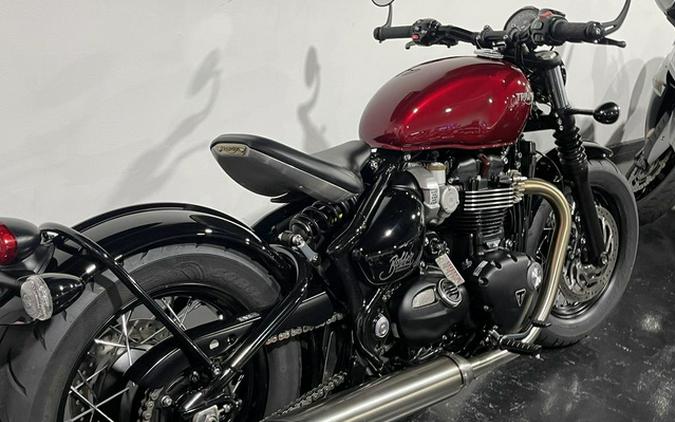 2022 Triumph Bonneville Bobber Cordovan Red