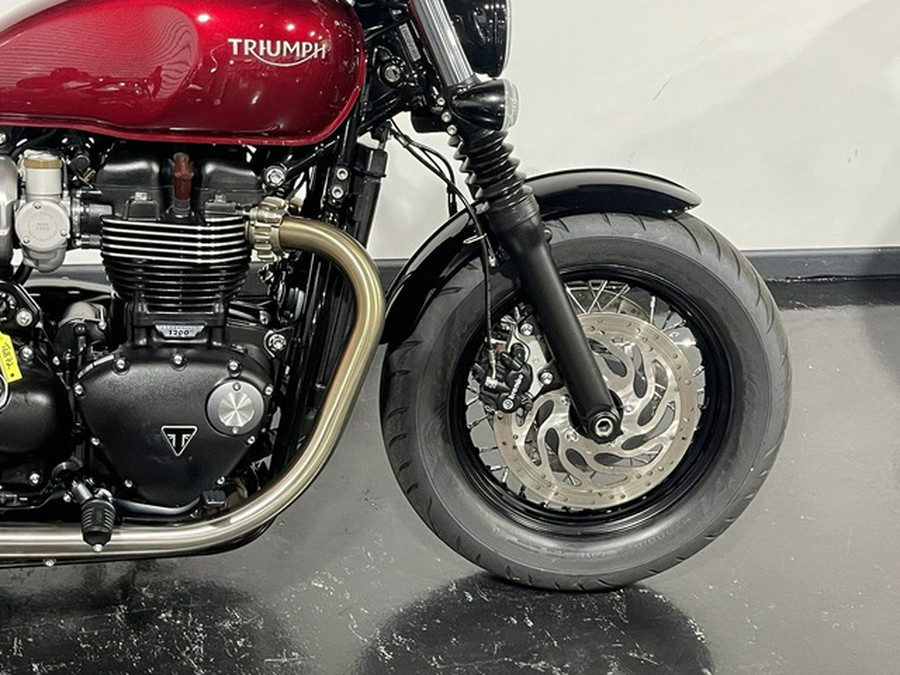 2022 Triumph Bonneville Bobber Cordovan Red