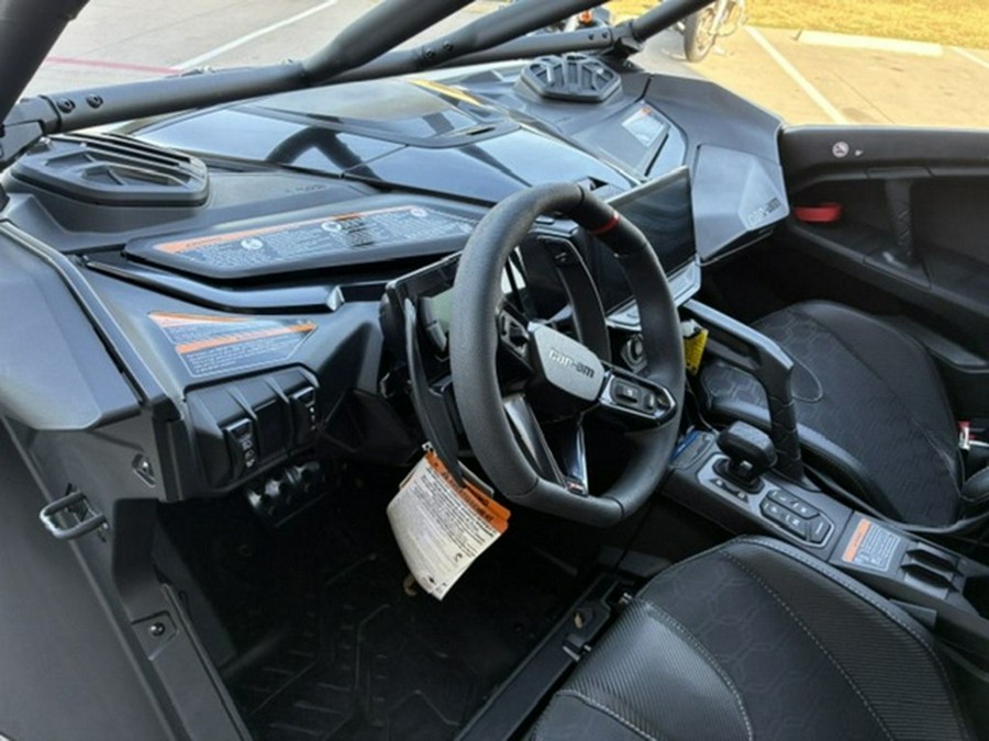 2026 Can-Am Maverick R X Rc