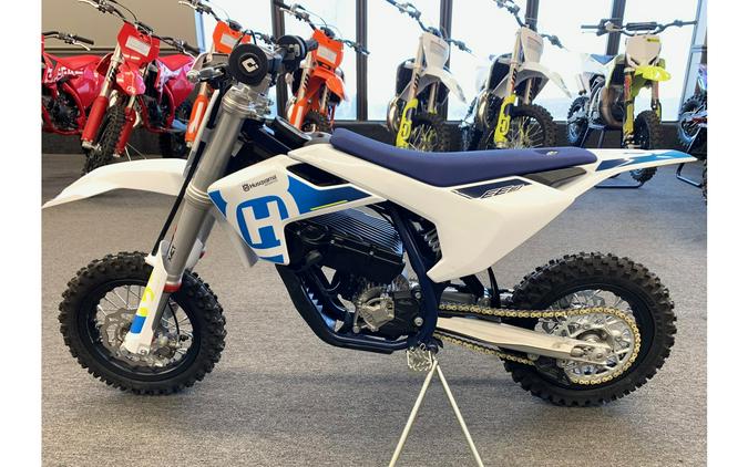 2024 Husqvarna Motorcycles EE 3