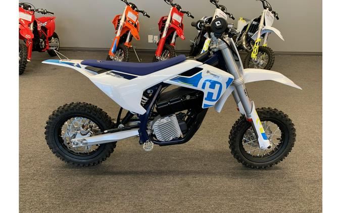 2024 Husqvarna Motorcycles EE 3