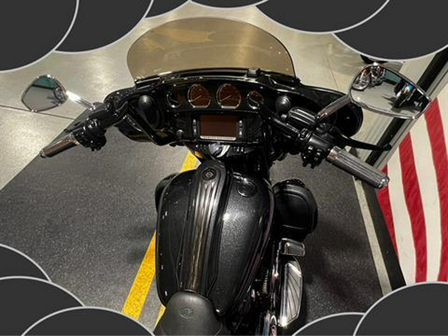 2017 Harley-Davidson CVO™ Street Glide®