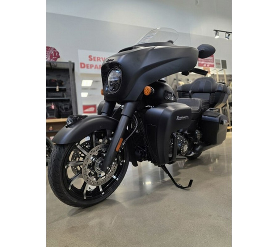 2025 Indian Roadmaster Dark Horse w/Powerband Audio Black Smoke