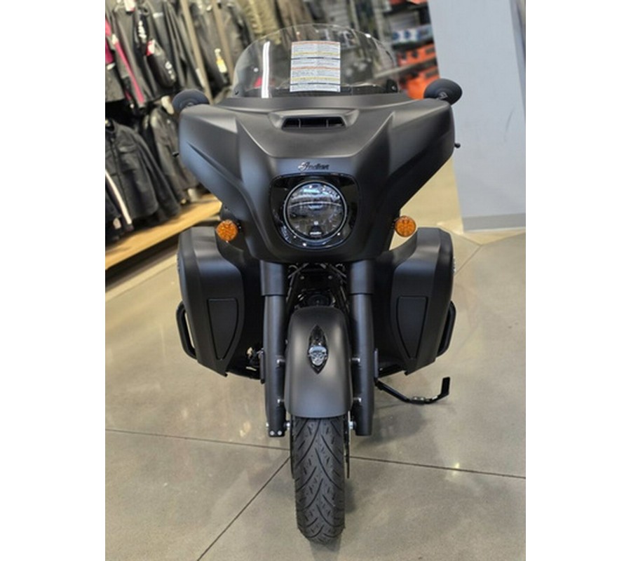 2025 Indian Roadmaster Dark Horse w/Powerband Audio Black Smoke