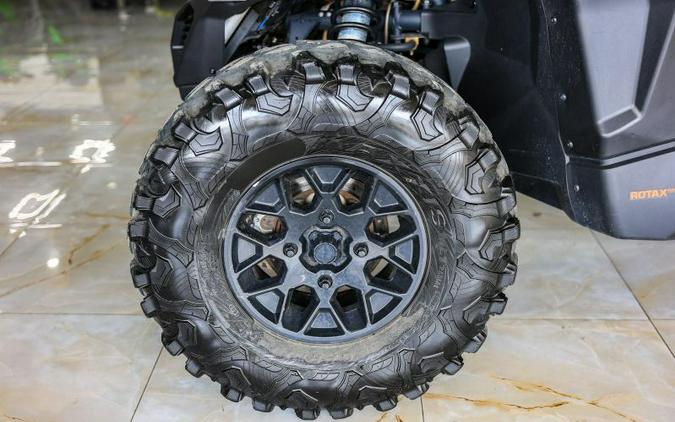 2023 Can-Am Maverick X3 DS TURBO RR (Desert Tan & Carbon Black)
