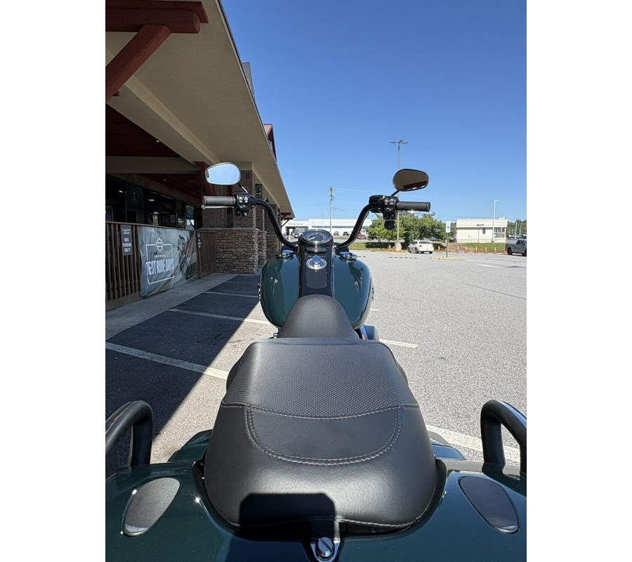 2024 Harley-Davidson® Freewheeler® Alpine Green / Vivid Black