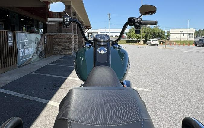 2024 Harley-Davidson® Freewheeler® Alpine Green / Vivid Black
