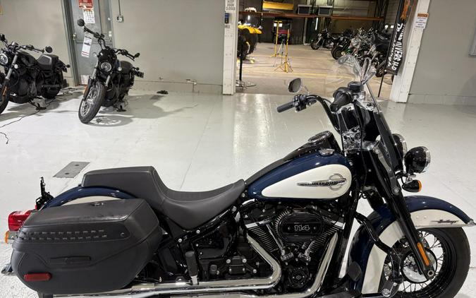 2019 Harley-Davidson® Heritage Classic 114 Billiard Blue/Billiard White