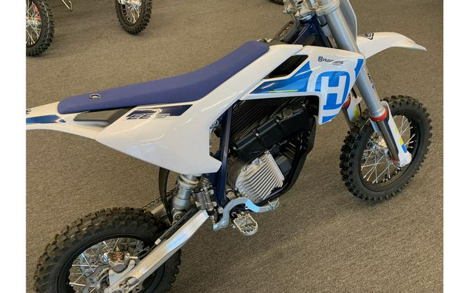 2024 Husqvarna Motorcycles EE5