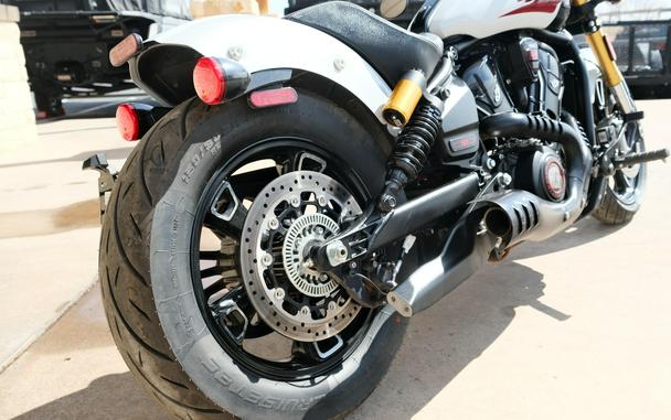 2025 INDIAN MOTORCYCLE 101 SCOUT WHITE MTLC WGRFX TEC 49ST BASE