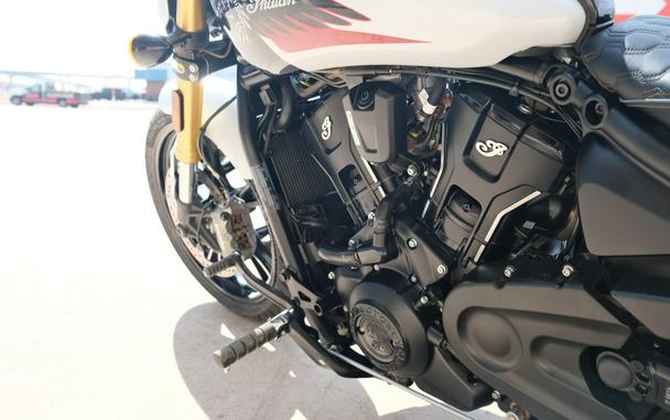 2025 INDIAN MOTORCYCLE 101 SCOUT WHITE MTLC WGRFX TEC 49ST BASE