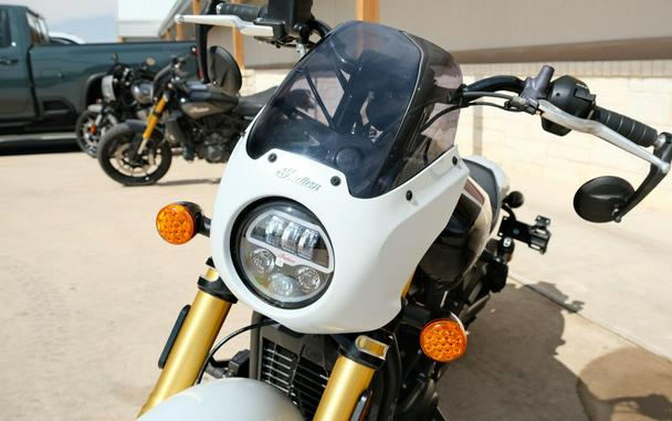 2025 INDIAN MOTORCYCLE 101 SCOUT WHITE MTLC WGRFX TEC 49ST BASE