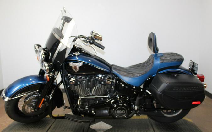 Harley-Davidson® 115th Anniversary Heritage Classic 114 2018 FLHCSANV 052724T LGNDBLUSNGL/BLK