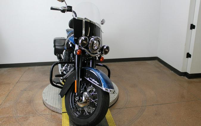 Harley-Davidson® 115th Anniversary Heritage Classic 114 2018 FLHCSANV 052724T LGNDBLUSNGL/BLK