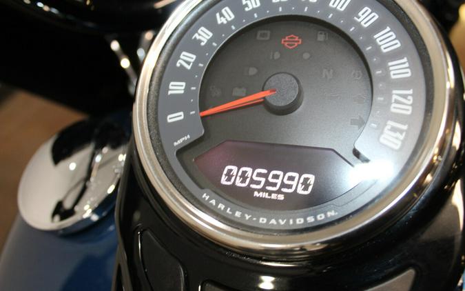 Harley-Davidson® 115th Anniversary Heritage Classic 114 2018 FLHCSANV 052724T LGNDBLUSNGL/BLK