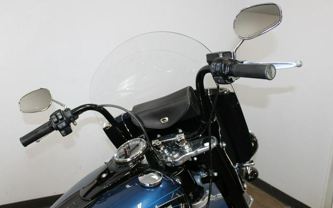 Harley-Davidson® 115th Anniversary Heritage Classic 114 2018 FLHCSANV 052724T LGNDBLUSNGL/BLK