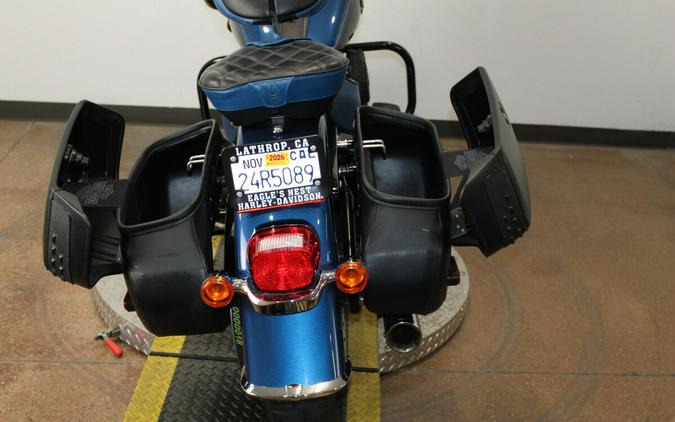 Harley-Davidson® 115th Anniversary Heritage Classic 114 2018 FLHCSANV 052724T LGNDBLUSNGL/BLK