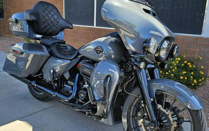 2018 Harley-Davidson® FLHXSE - CVO™ Street Glide®