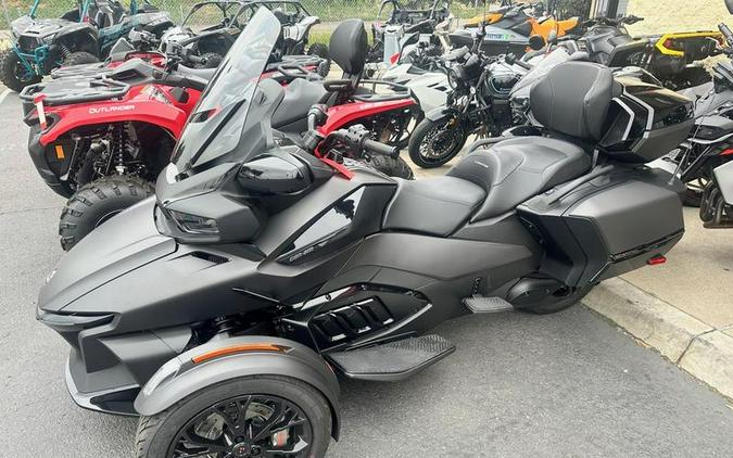 2023 Can-Am® Spyder RT Limited Dark Wheels