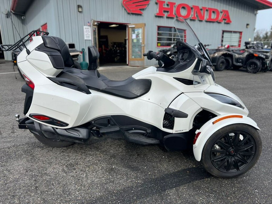 2018 Can-Am® Spyder® RT 6-speed semi-automatic with reverse (SE6)