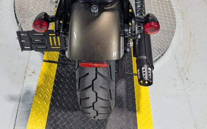 2020 Harley-Davidson® Iron 883™ River Rock Gray