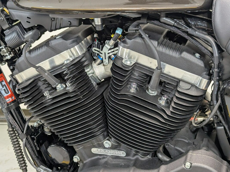 2020 Harley-Davidson® Iron 883™ River Rock Gray