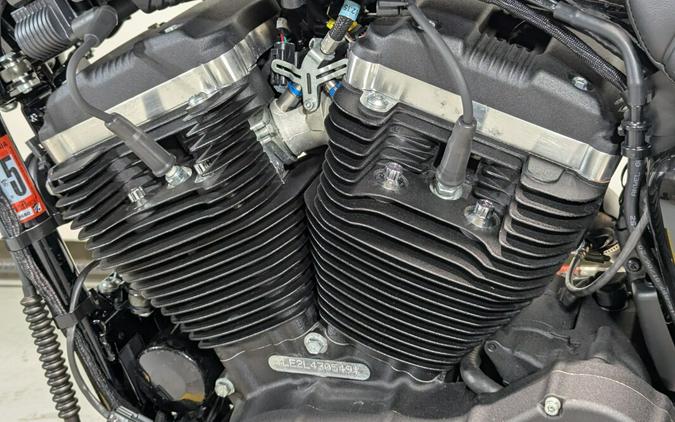 2020 Harley-Davidson® Iron 883™ River Rock Gray